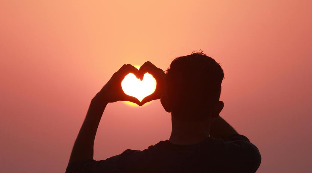 Suivre la voix du cœur : la boussole sacrée dans la matrice divine